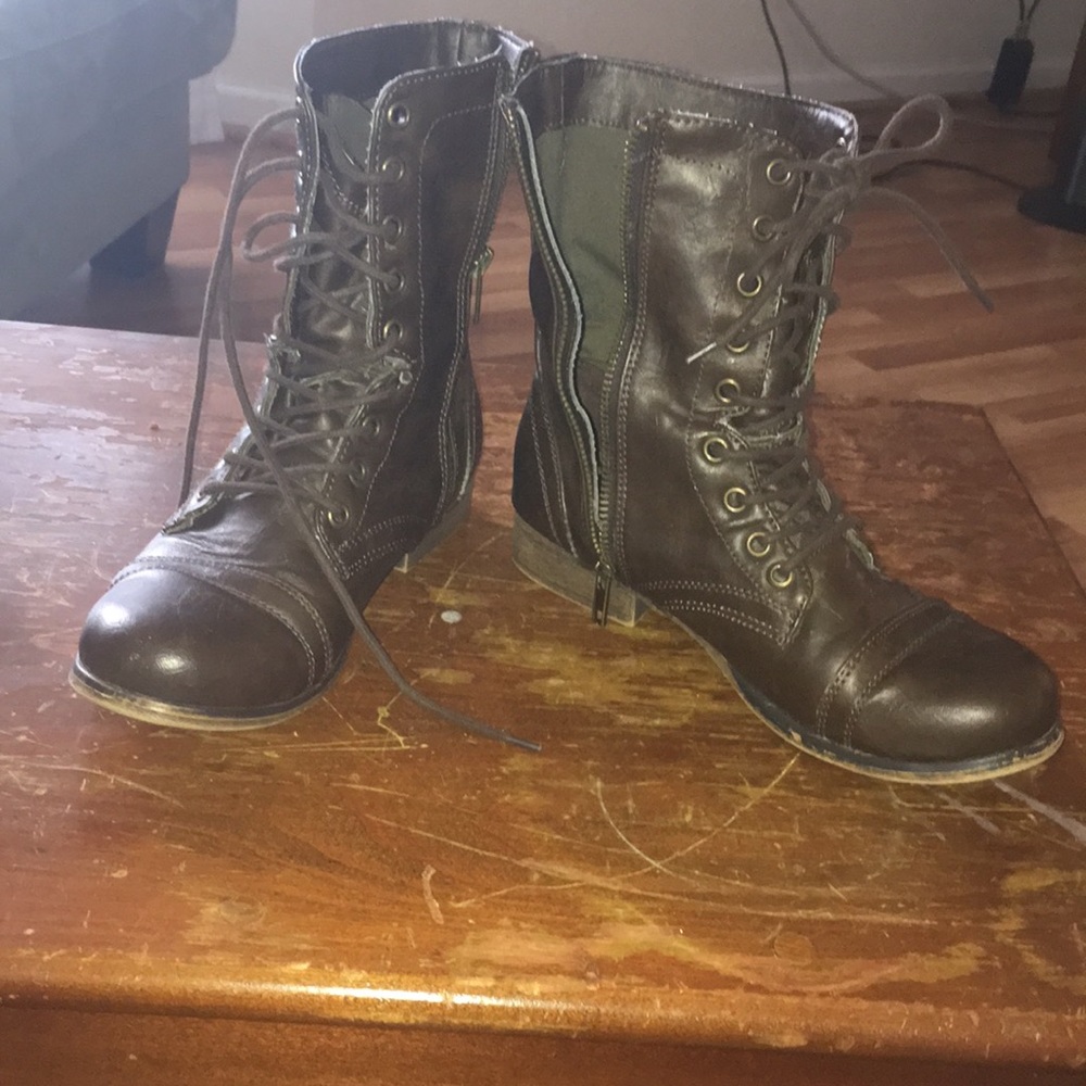 Combat boots